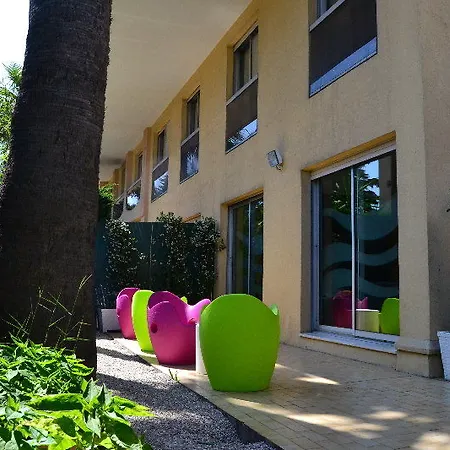 Le Massena 3* Λε Κανέ