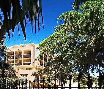 Ξενοδοχείο με διαμερίσματα Le Massena Λε Κανέ