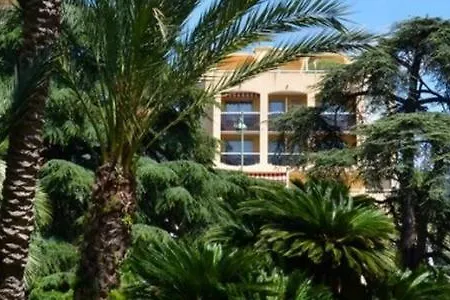 Le Massena Aparthotel 3*
